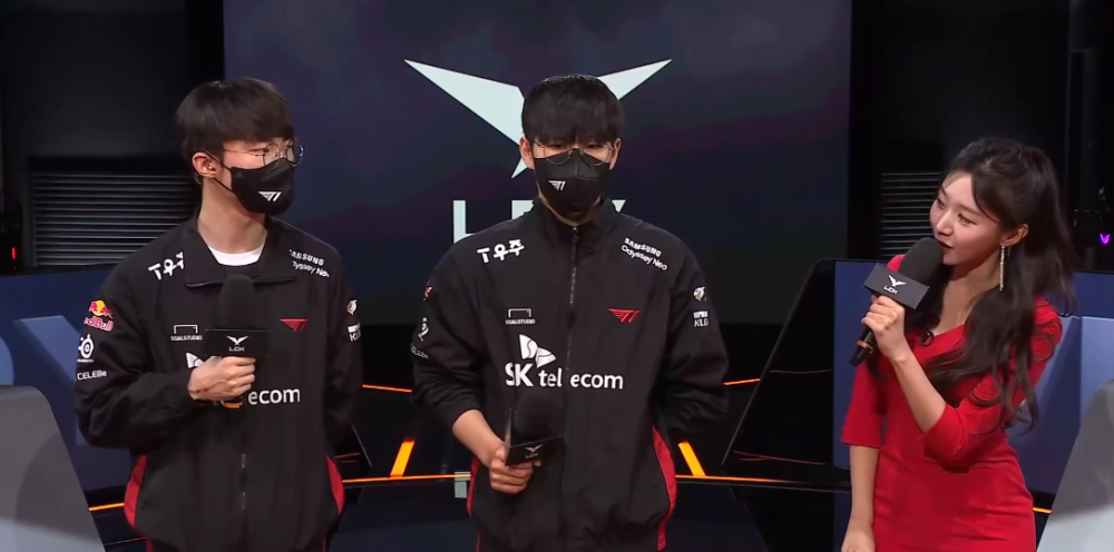 群中一名青 群中一名青